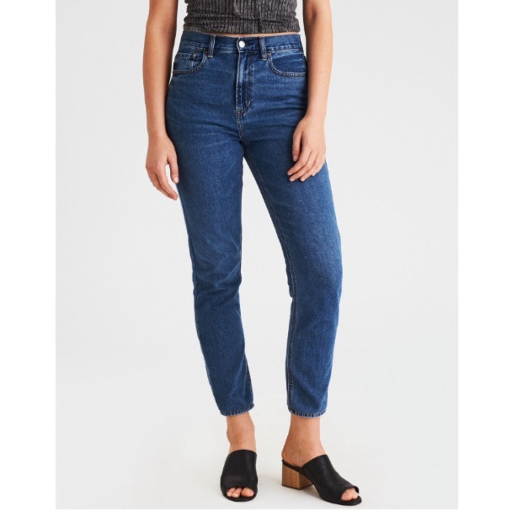 American Eagle MOM JEANS